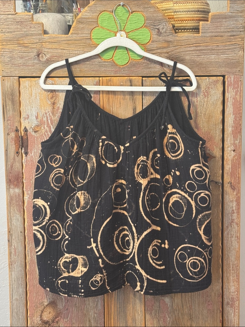 Black Tie-Shoulder Circle Print Festival Tank Top size large